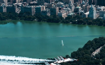 Thunderbirds fly over Statue of Liberty