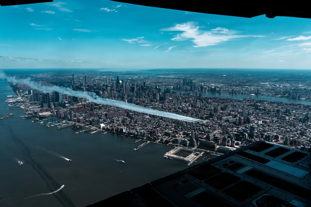 Thunderbirds fly over Statue of Liberty