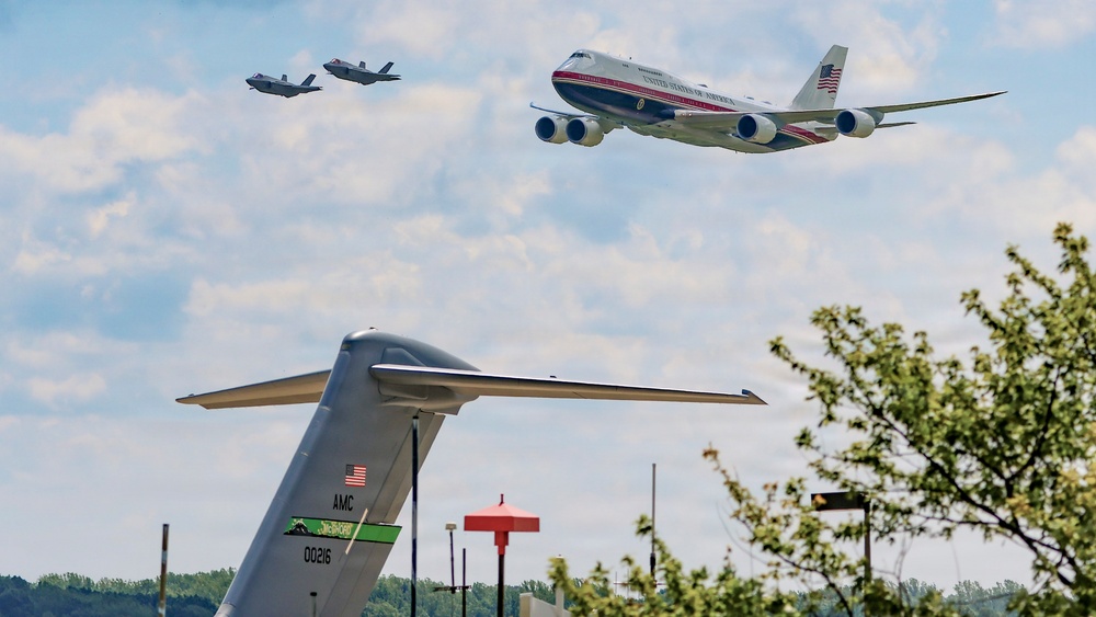 VC-25B Bridge, F-35A Lighting II aircraft execute capital flyover
