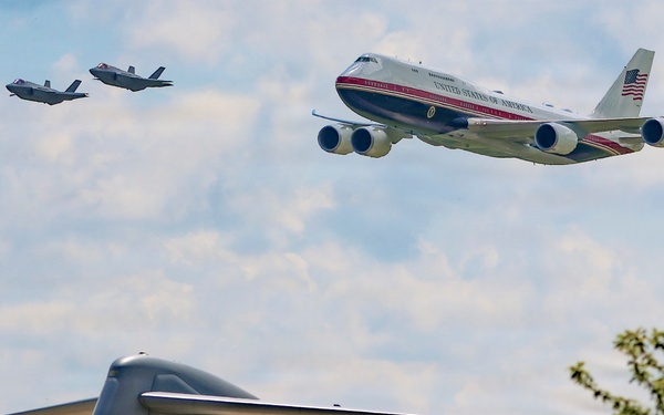 VC-25B Bridge, F-35A Lighting II aircraft execute capital flyover