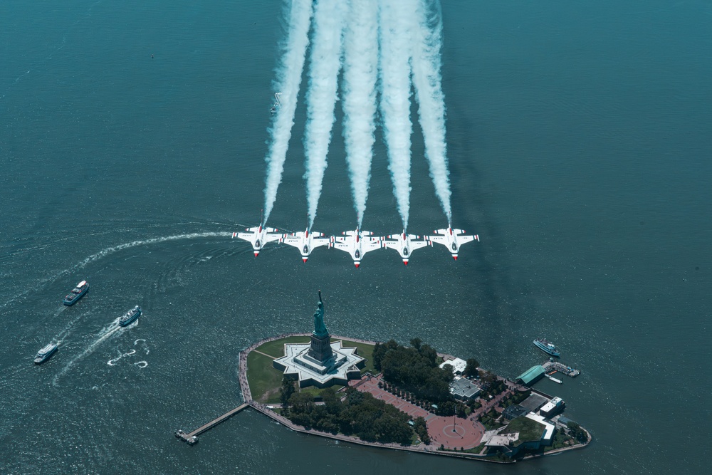 Thunderbirds fly over Statue of Liberty