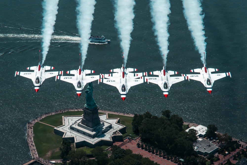 Thunderbirds fly over Statue of Liberty