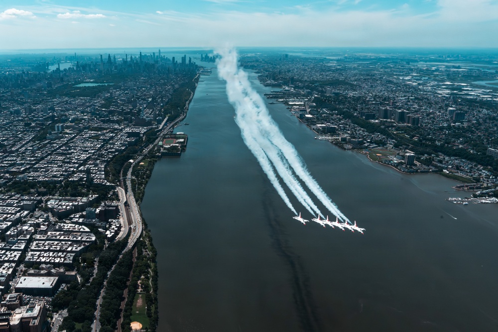 Thunderbirds fly over Statue of Liberty