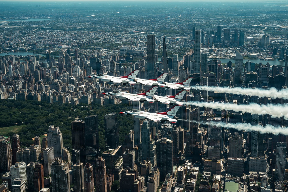 Thunderbirds fly over Statue of Liberty