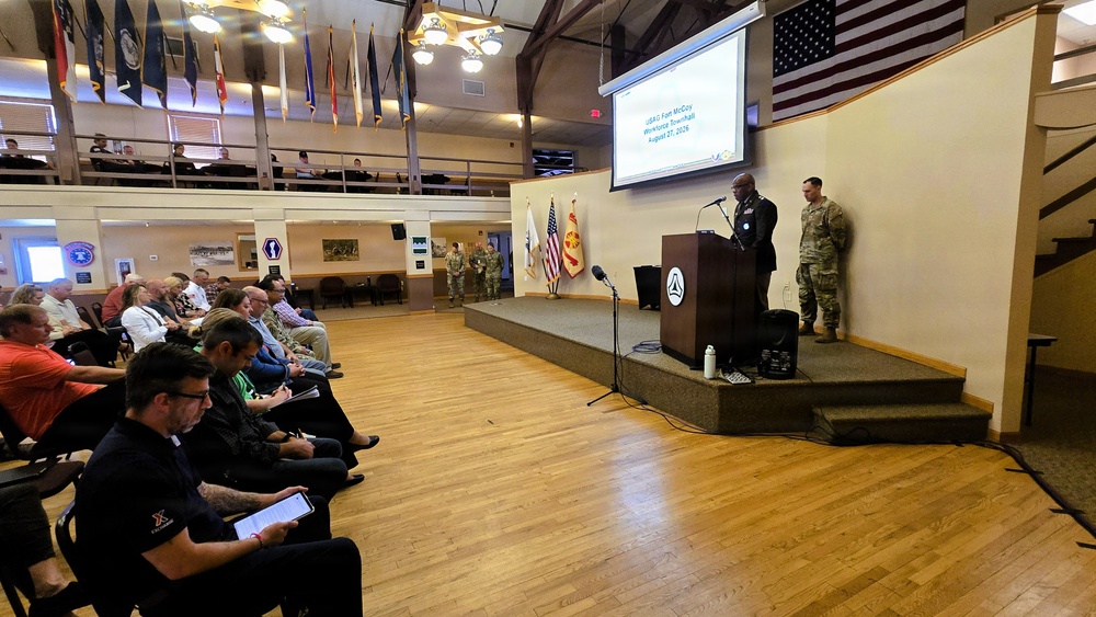 Fort McCoy chaplain opens new GC’s first town hall with prayer for garrison leadership