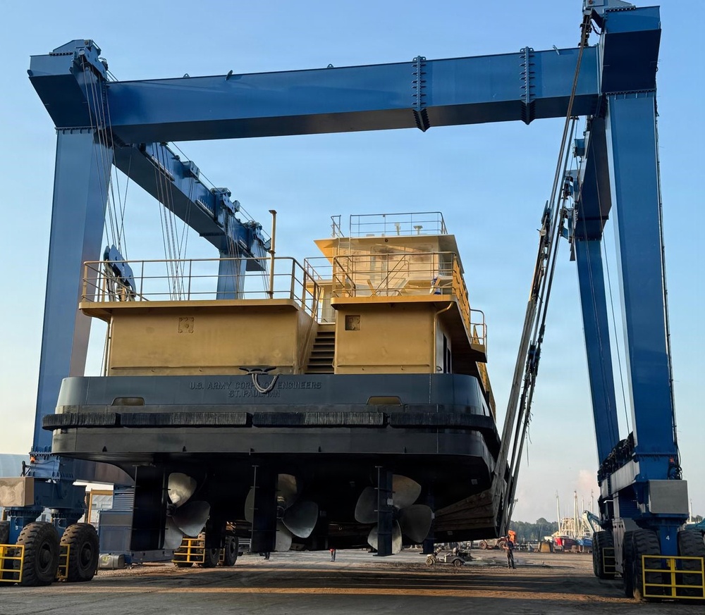 Corps of Engineers launches new towboat “Fountain City”