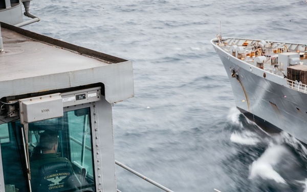 George Washington conducts a Fueling-at-Sea Evolution