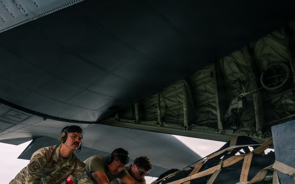 Joint service members load cargo for Nepal lifesaving operations