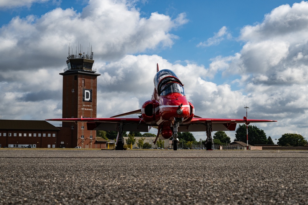 Red Arrows swoop into RAF Mildenhall