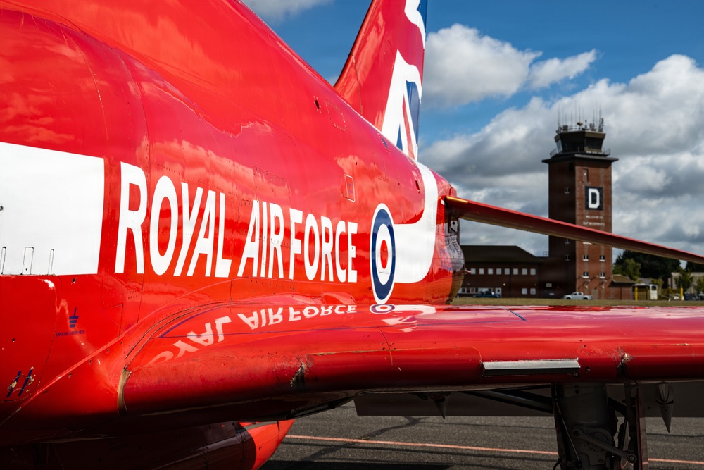 Red Arrows swoop into RAF Mildenhall