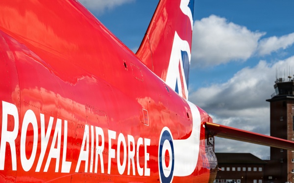 Red Arrows swoop into RAF Mildenhall