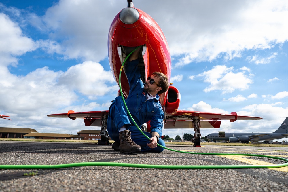 Red Arrows swoop into RAF Mildenhall