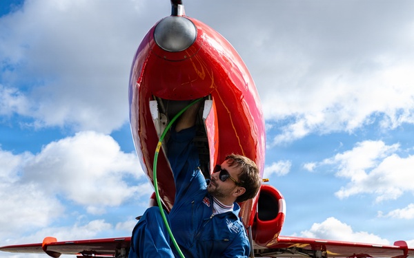 Red Arrows swoop into RAF Mildenhall