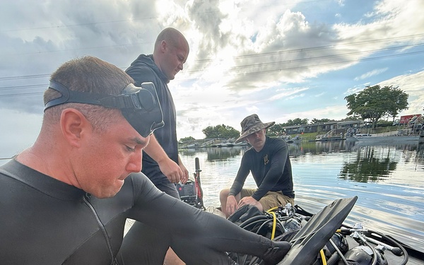 74th Army Dive Detachment team inspects USACE Everglades’ infrastructure