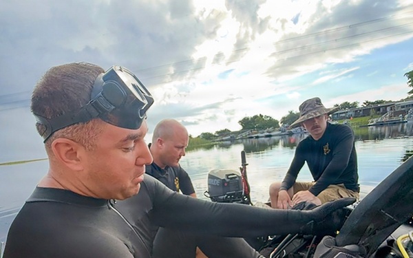 74th Army Dive Detachment team inspects USACE Everglades’ infrastructure