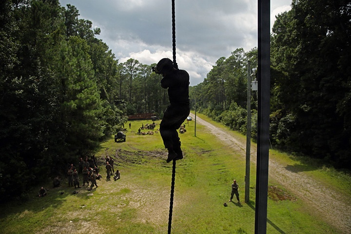 24th MEU fast-ropes toward deployment