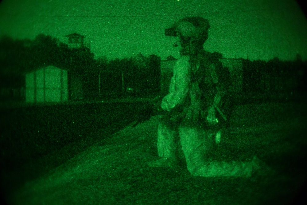 24th MEU conducts longe range precision raid exercise