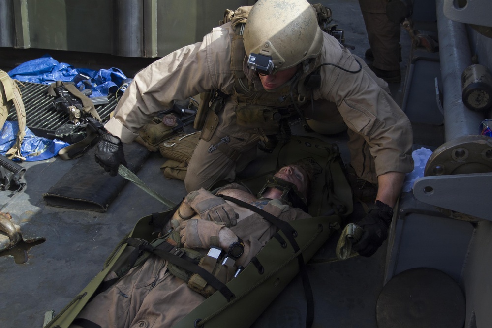24th MEU Maritime Raid Force conducts VBSS exercise