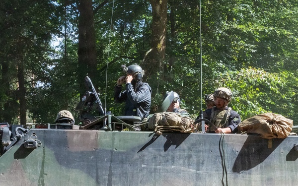 1st Battalion, 4th Infantry Regiment Soldiers Prepare to Assault as OPFOR