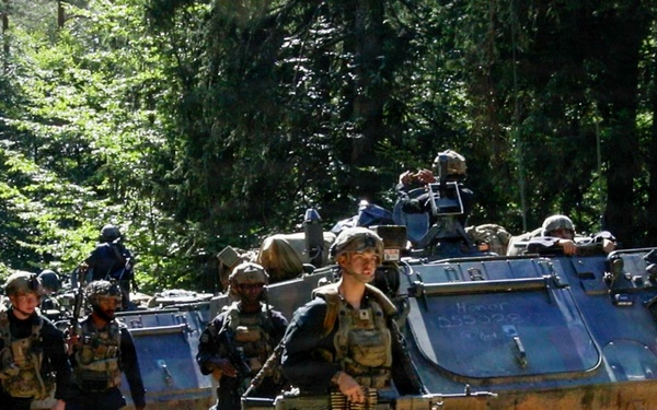 1st Battalion, 4th Infantry Regiment Soldiers Prepare to Attack as Opposing Force
