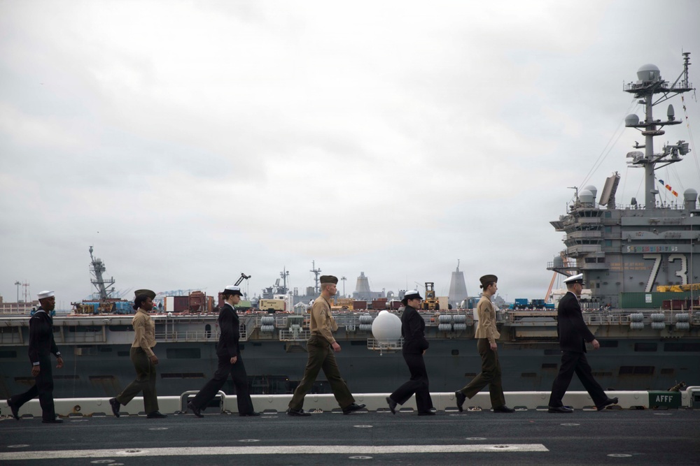 Man the rails; 24th MEU deploys