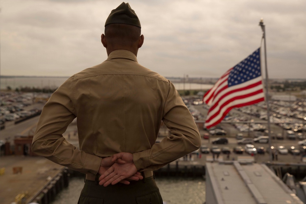 Man the rails; 24th MEU deploys