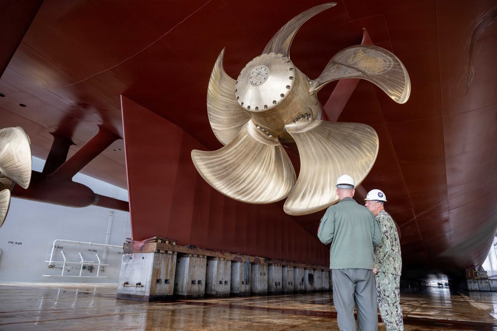 Commander of Expeditionary Strike Group 3 (ESG-3) Tours USS America.