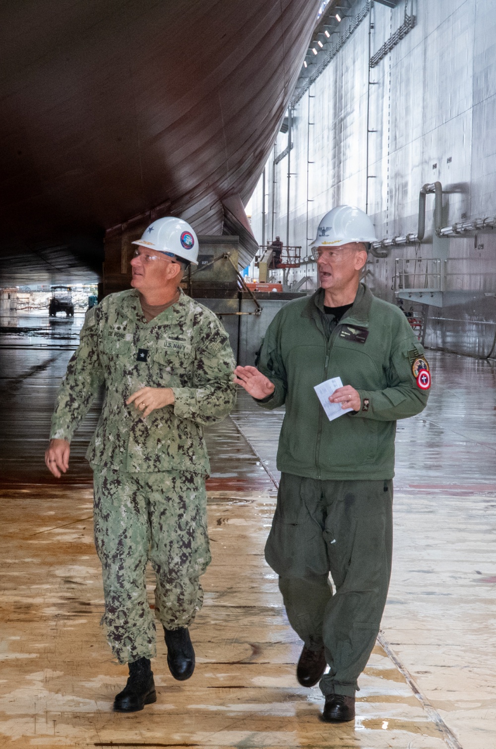 Commander of Expeditionary Strike Group 3 (ESG-3) Tours USS America