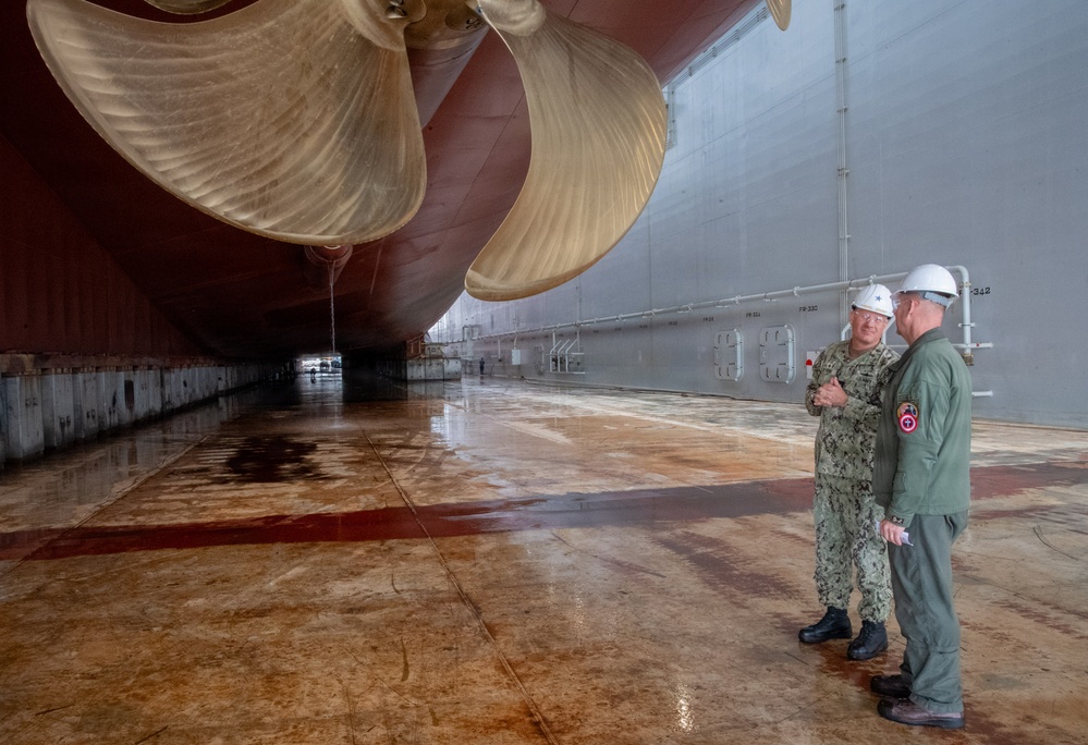 Commander of Expeditionary Strike Group 3 (ESG-3) Tours USS America