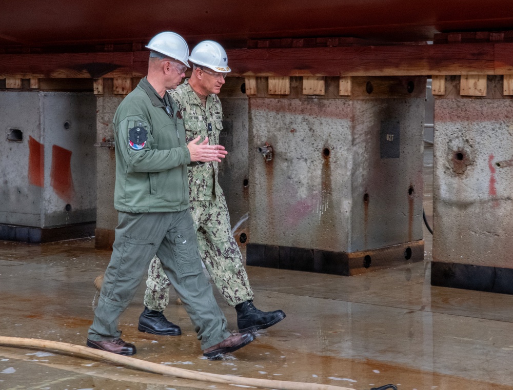 Commander of Expeditionary Strike Group 3 (ESG-3) Tours USS America