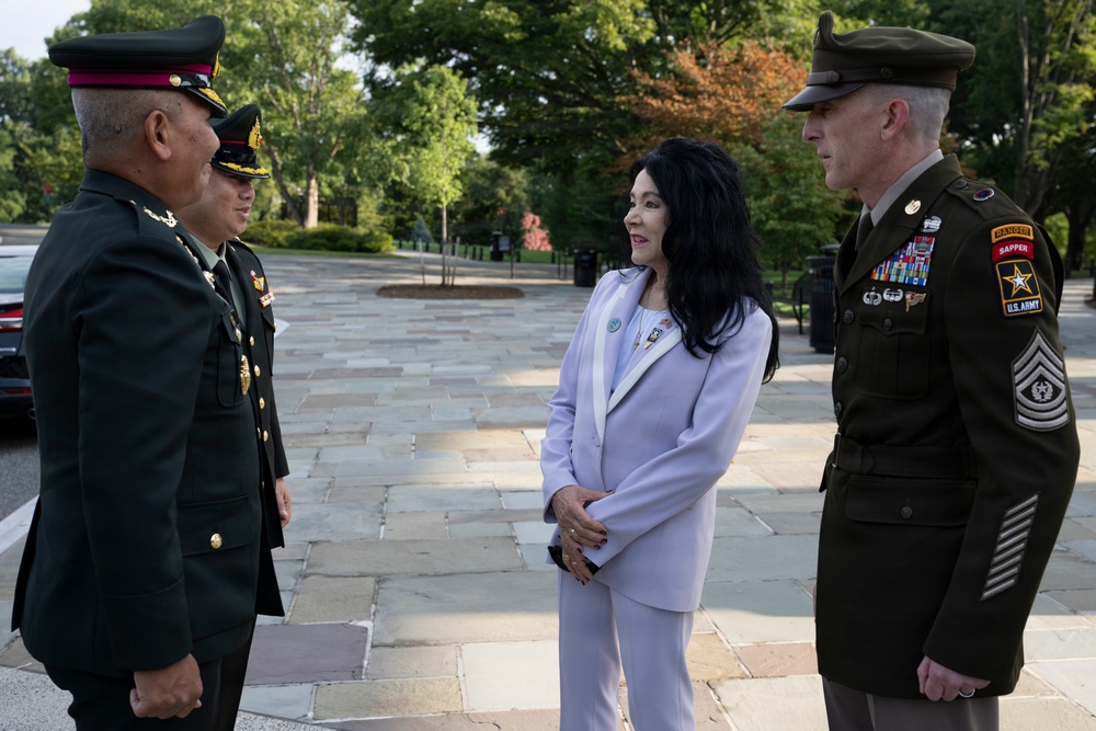 Chief of Royal Thai Army Gen. Pana Claewplodtook Visits ANC