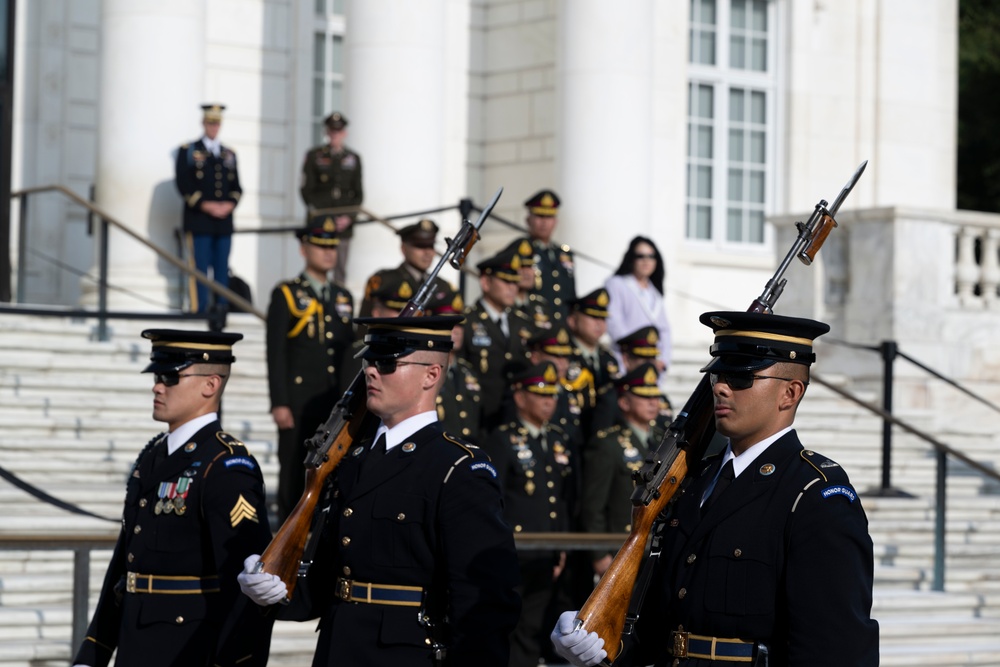 Chief of Royal Thai Army Gen. Pana Claewplodtook Visits ANC