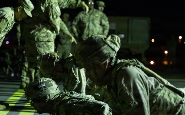 1st Armored Division candidates participate in the expert physical fitness assessment