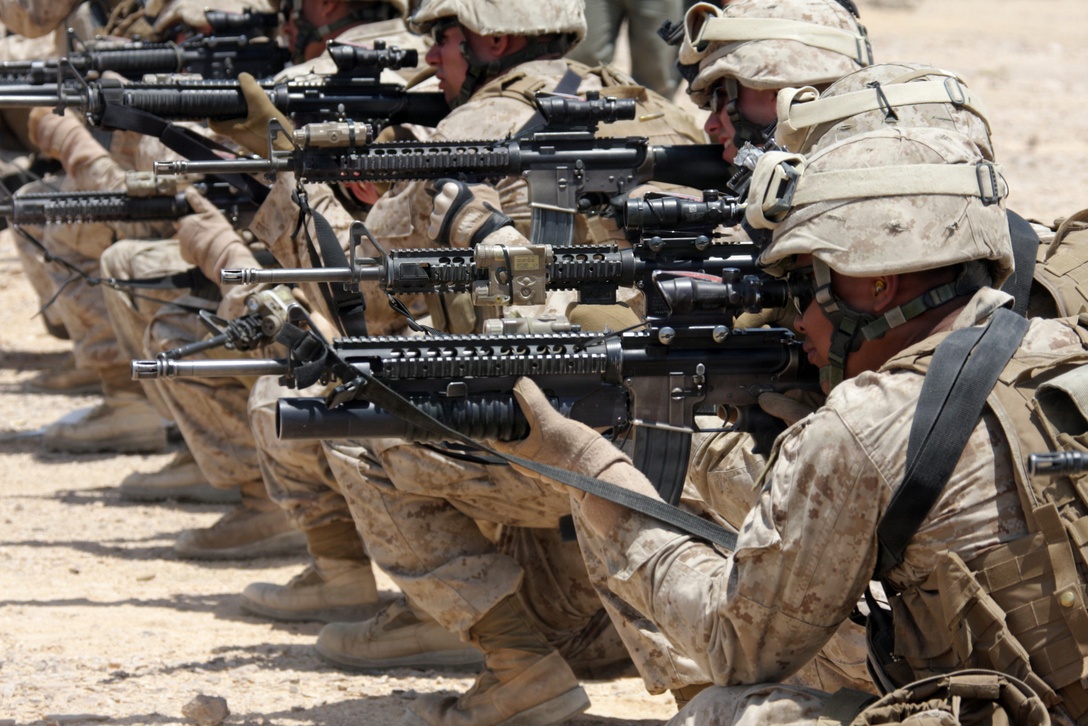 Marines with Company B, 2nd Platoon, Battalion Landing Team, 1st Battalion, 9th Marine Regiment, 24th Marine Expeditionary Unit, conduct a live fire exercise.