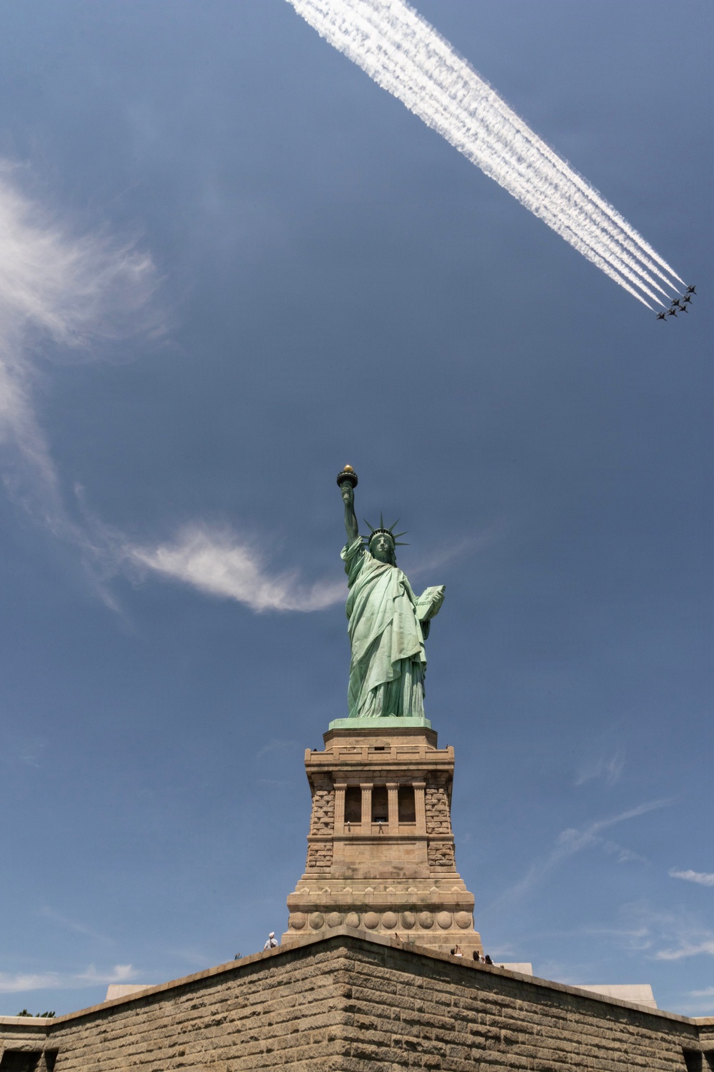 Thunderbirds fly over Statue of Liberty