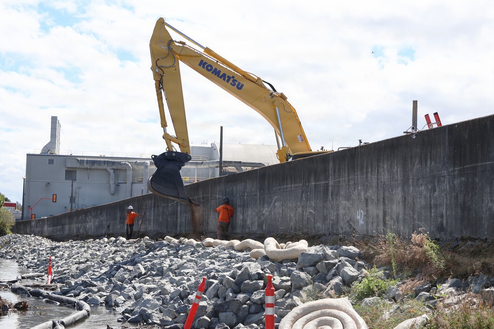 U.S. Army Corps of Engineers repairing City of Renton's Cedar River Levee