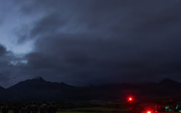 25th Infantry Division Soldiers Conduct Low-Light Fast-Rope Training