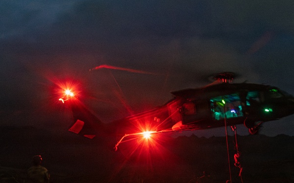 25th Infantry Division Soldiers Conduct Low-Light Fast-Rope Training