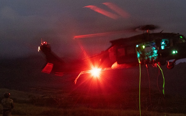 25th Infantry Division Soldiers Conduct Low-Light Fast-Rope Training