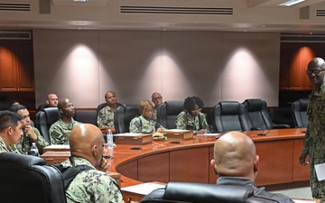 U.S. Pacific Fleet Master Chief Don Davis speaks with CPO Selects at CPF