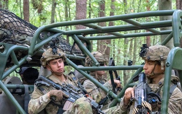 Soldiers Prepare to Assault During Saber Junction 26