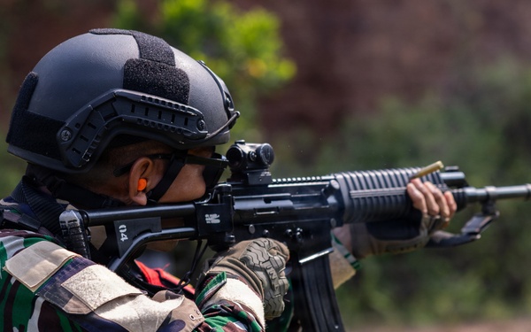 Super Garuda Shield: MRF-D Marines, Indonesian marines, Korean marines perform live-fire range