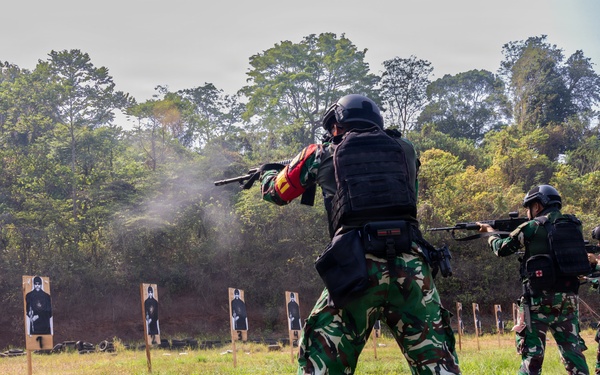 Super Garuda Shield: MRF-D Marines, Indonesian marines, Korean marines perform live-fire range
