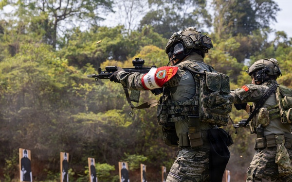 Super Garuda Shield: MRF-D Marines, Indonesian marines, Korean marines perform live-fire range