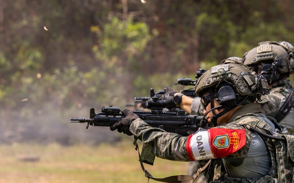 Super Garuda Shield: MRF-D Marines, Indonesian marines, Korean marines perform live-fire range