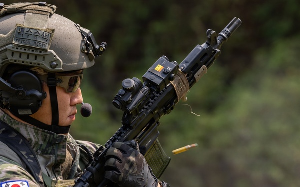 Super Garuda Shield: MRF-D Marines, Indonesian marines, Korean marines perform live-fire range