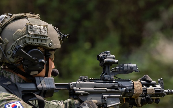 Super Garuda Shield: MRF-D Marines, Indonesian marines, Korean marines perform live-fire range