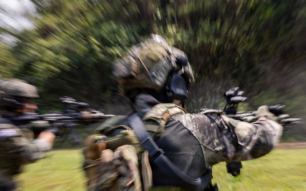 Super Garuda Shield: MRF-D Marines, Indonesian marines, Korean marines perform live-fire range