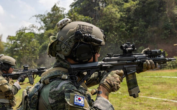 Super Garuda Shield: MRF-D Marines, Indonesian marines, Korean marines perform live-fire range