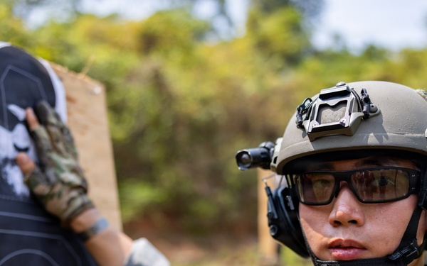 Super Garuda Shield: MRF-D Marines, Indonesian marines, Korean marines perform live-fire range